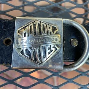 100% real leather Harley Davidson belt. Size L